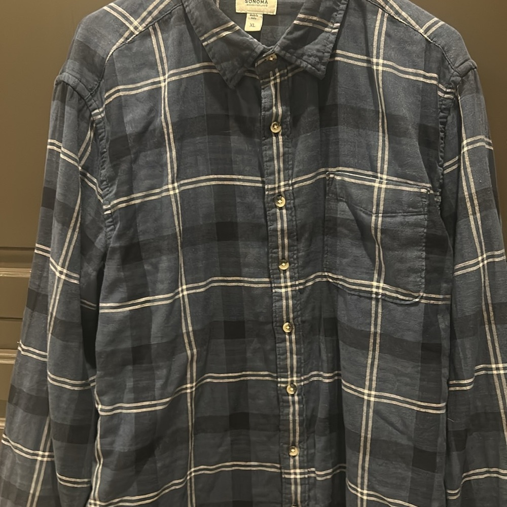 Sonoma size XL, navy and black plaid button-down excellent condition